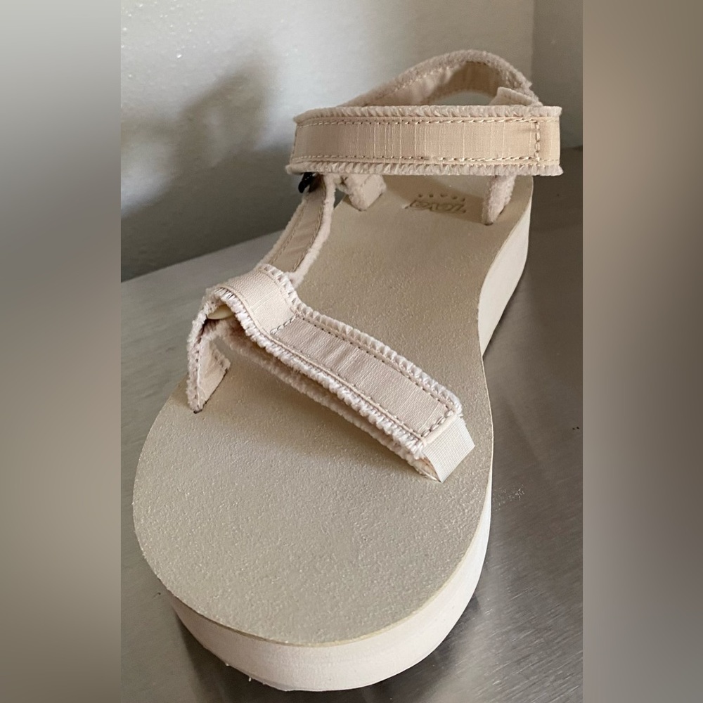 TEVA…WOMENS CREAM SANDALS